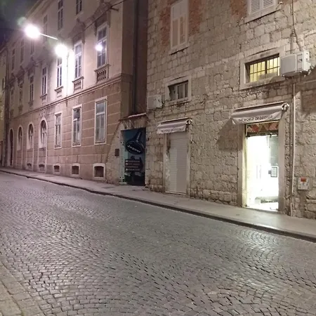 Habibi Tu Silver Gate Diocletians Palac Spalato