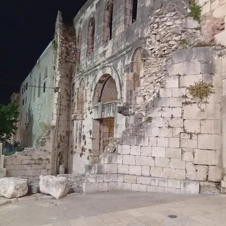 Habibi Tu Silver Gate Diocletians Palac Spalato