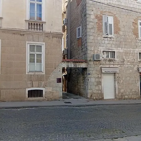 Habibi Tu Silver Gate Diocletians Palac * Split