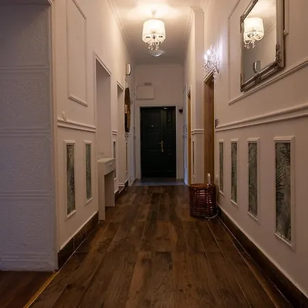 Habibi Tu Silver Gate Diocletians Palac Ostello