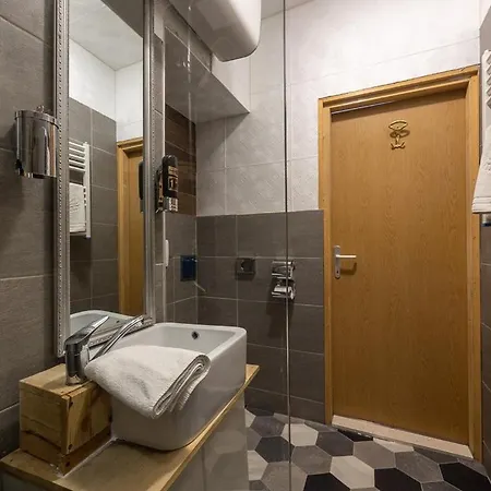 Habibi Tu Silver Gate Diocletians Palac