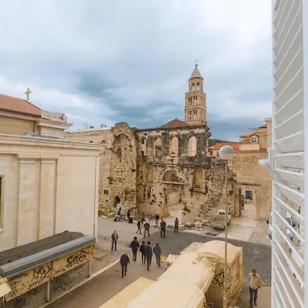 بيت شباب Habibi Tu Silver Gate Diocletians Palac سبليت