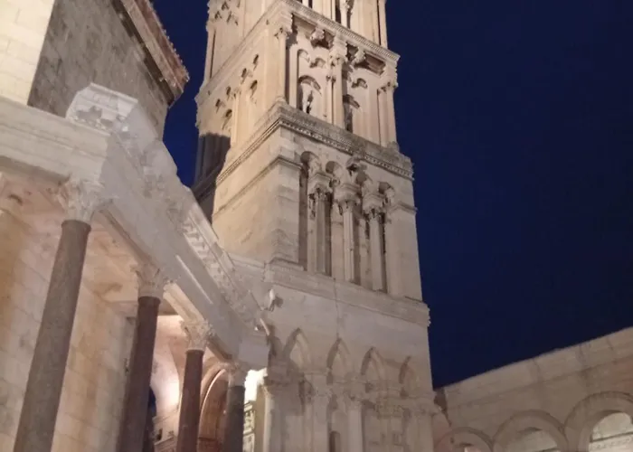 Habibi Tu Silver Gate Diocletians Palac Hostel Split