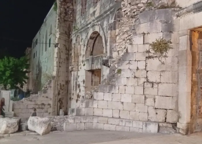 Habibi Tu Silver Gate Diocletians Palac Split