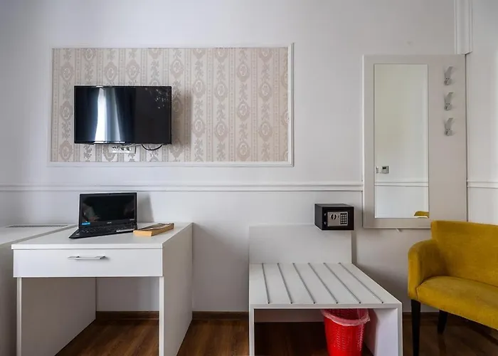 Habibi Tu Silver Gate Diocletians Palac