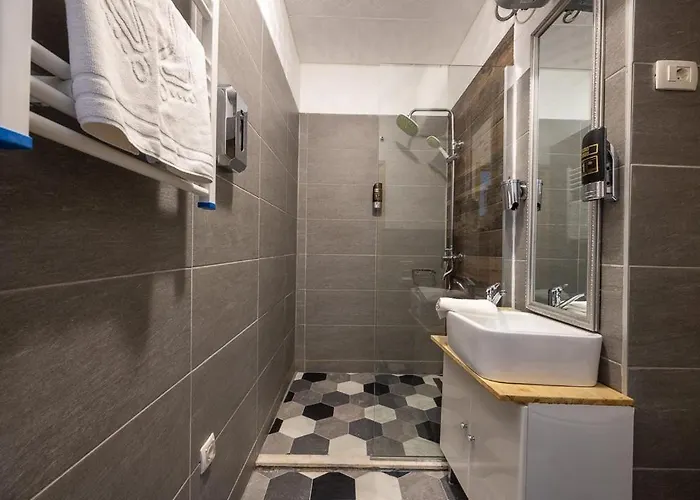 Habibi Tu Silver Gate Diocletians Palac Hostel Split