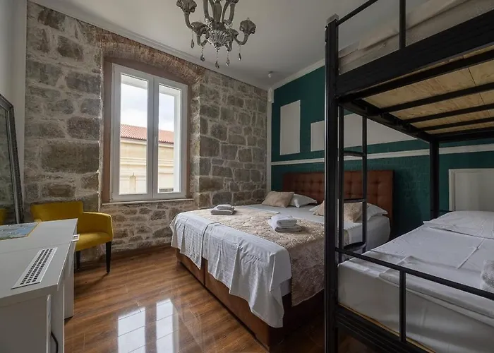 Habibi Tu Silver Gate Diocletians Palac Hostel Split
