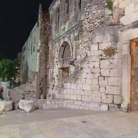 Habibi Tu Silver Gate Diocletians Palac Split