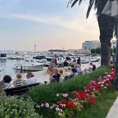 Habibi Tu Silver Gate Diocletians Palac Hostel Split