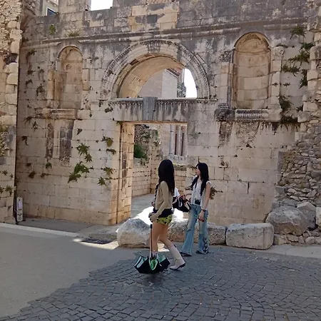 Hostel Habibi Tu Silver Gate Diocletians Palac *