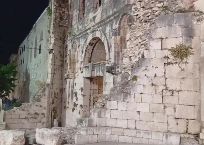 Habibi Tu Silver Gate Diocletians Palac Σπλιτ