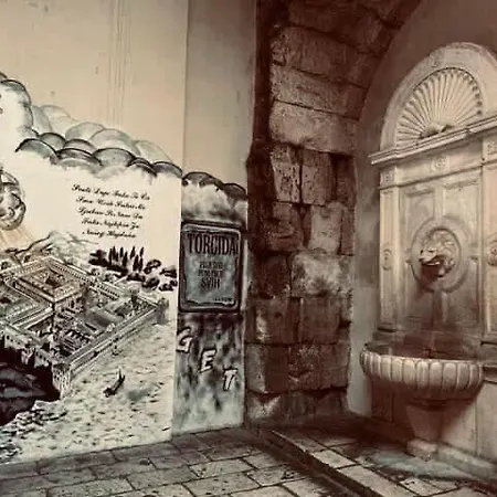 Habibi Tu Silver Gate Diocletians Palac * Split