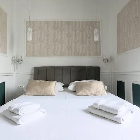 Habibi Tu Silver Gate Diocletians Palac